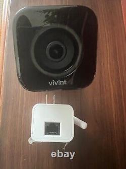 Vivint Outdoor Camera Pro VS-ODC350-WHT Security Cam and WiFi Bridge